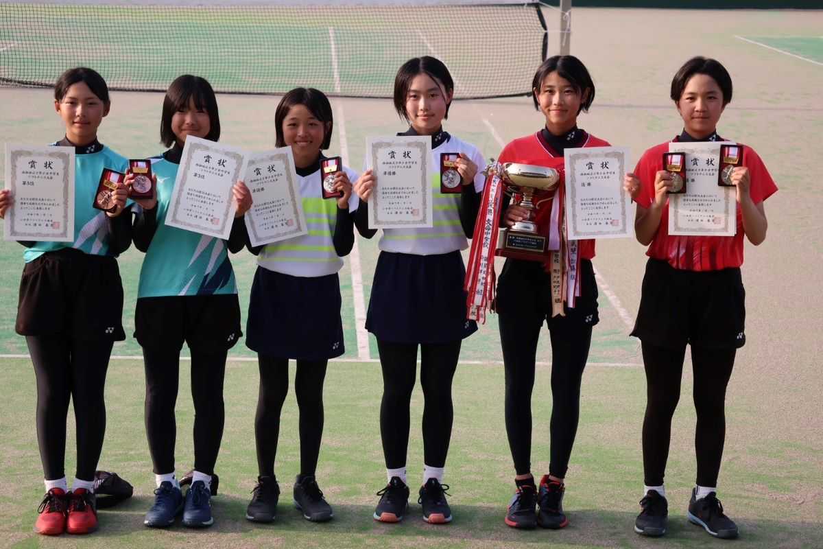 ソフトテニス部　西湘地区大会 1～3位独占（女子）